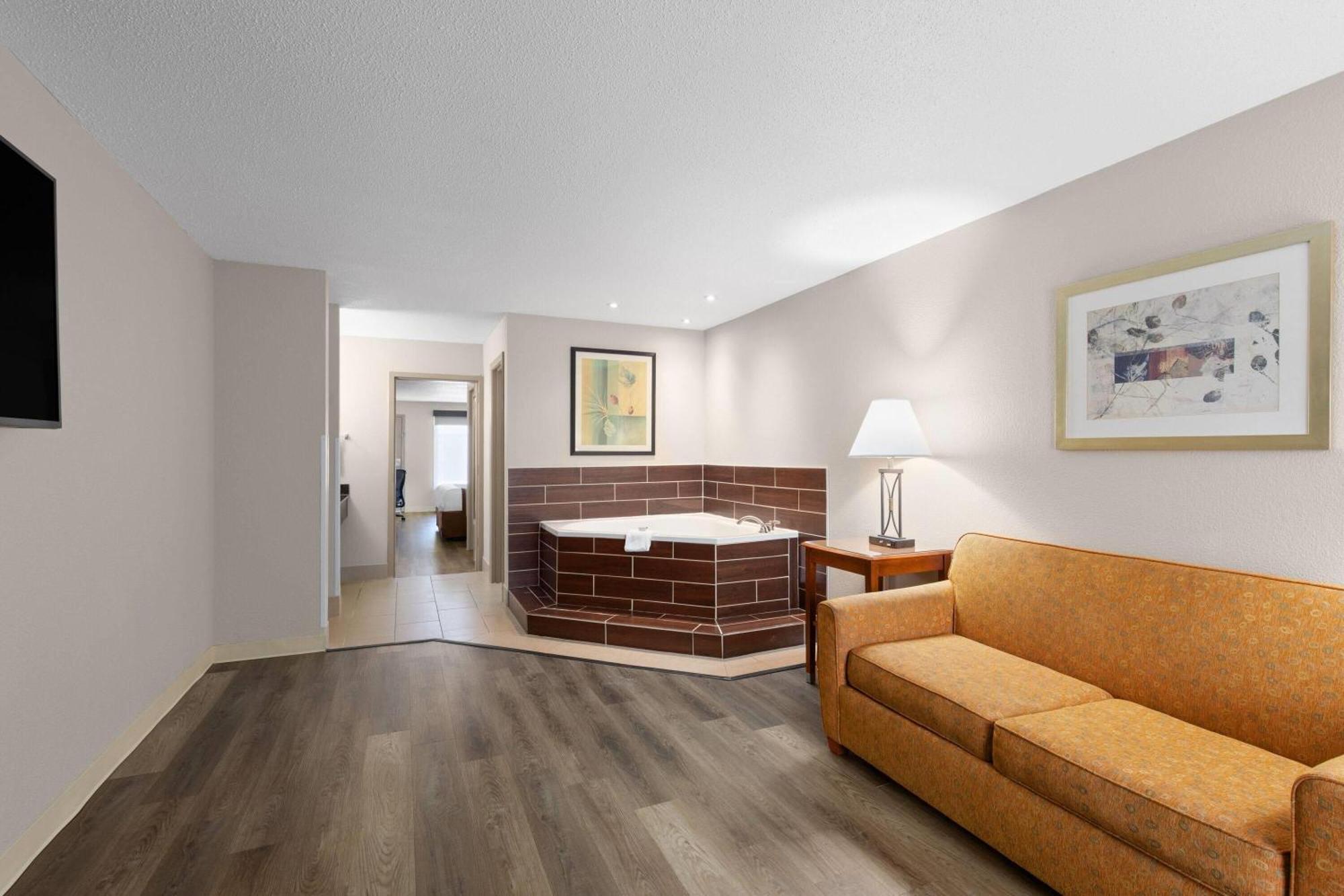 Baymont By Wyndham Knoxville I-75 Exterior photo