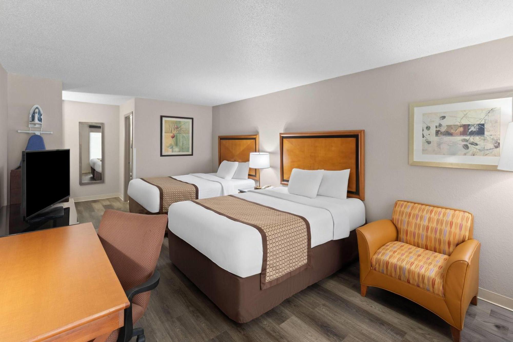 Baymont By Wyndham Knoxville I-75 Exterior photo