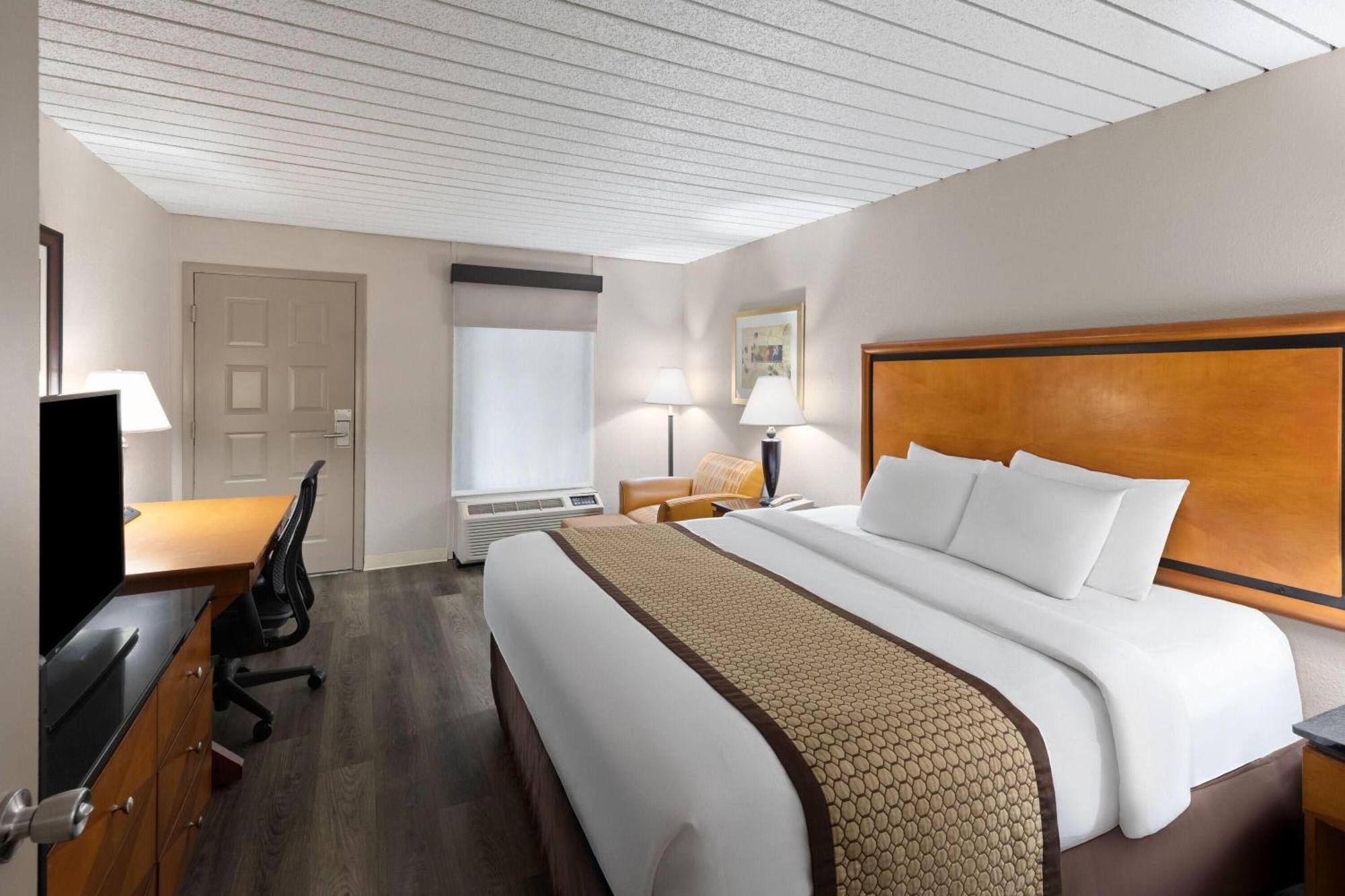 Baymont By Wyndham Knoxville I-75 Exterior photo