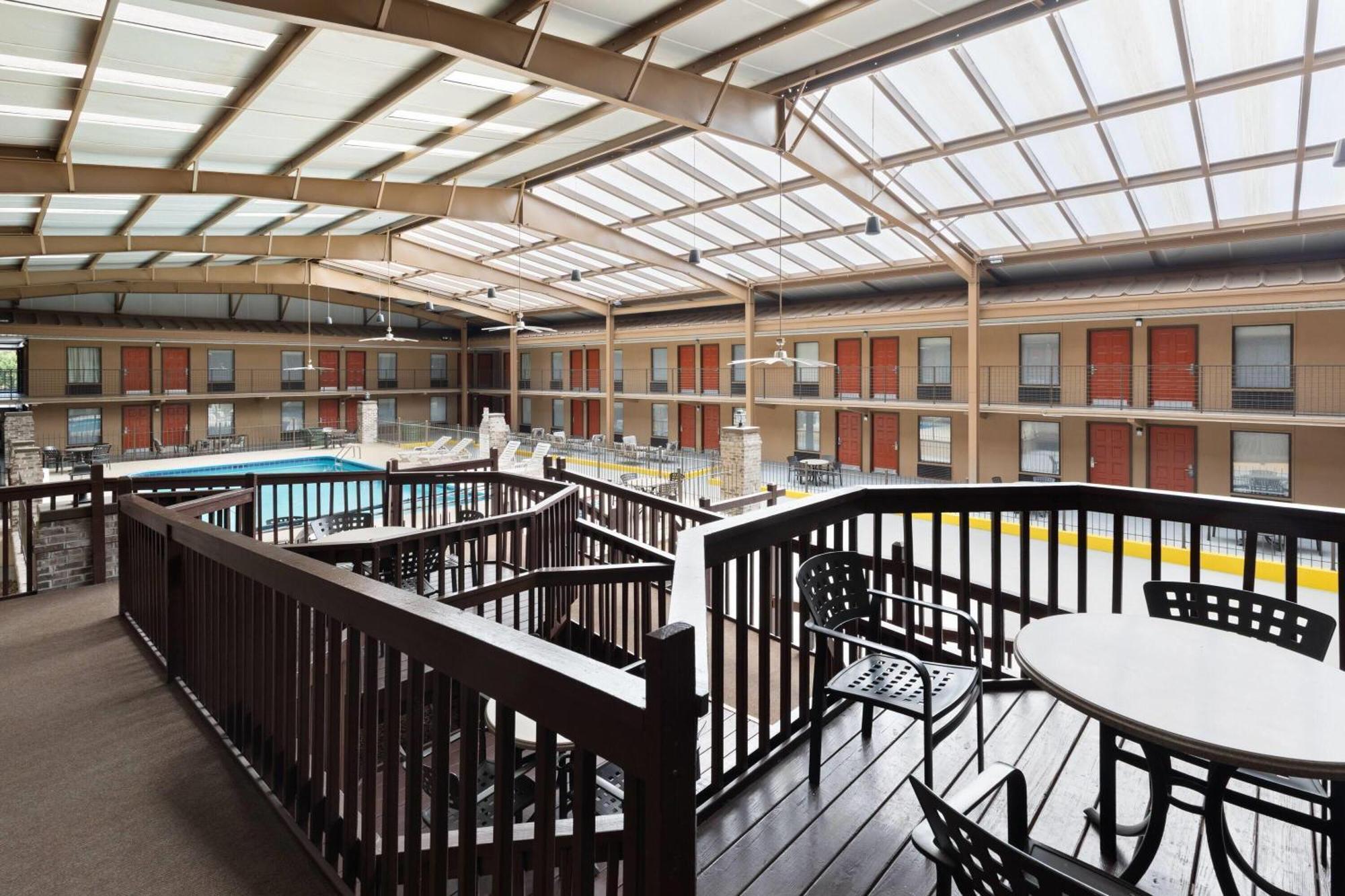 Baymont By Wyndham Knoxville I-75 Exterior photo