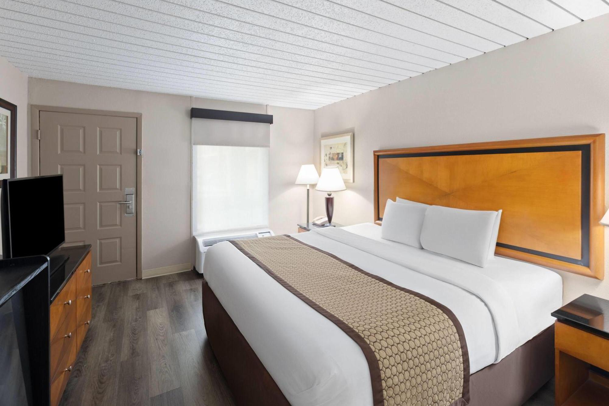 Baymont By Wyndham Knoxville I-75 Exterior photo